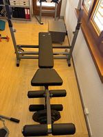 Body-Solid Hantelbank mit Langhantelablage & Beintrainer