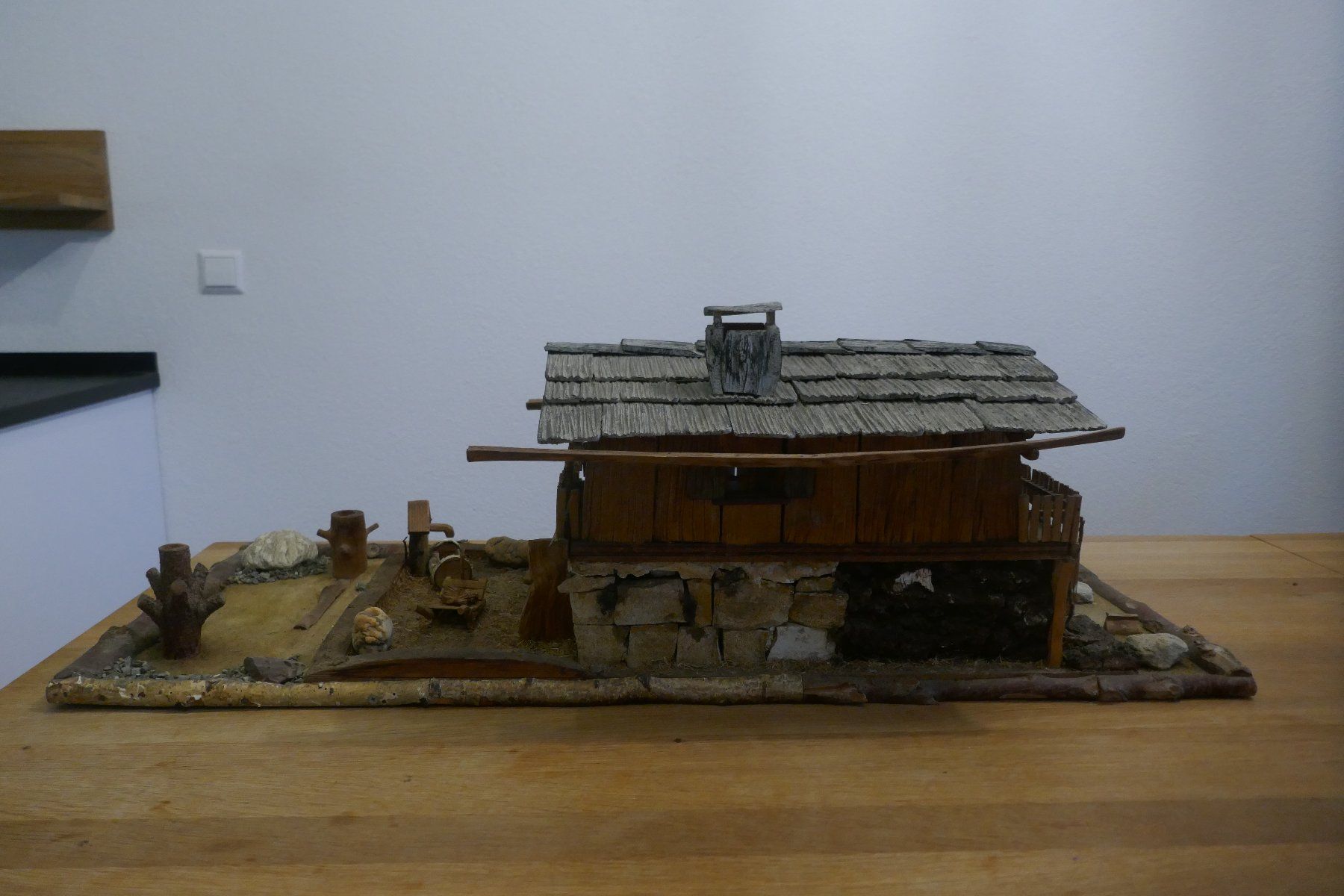Articoli in legno: Schönes Holzhaus / Holzkrippe – Usato da Büsingen venduto da Scor88 4