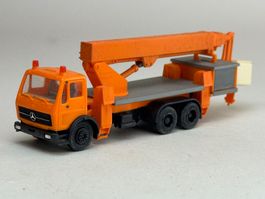 VE1-Herpa Mercedes Hubsteiger orange