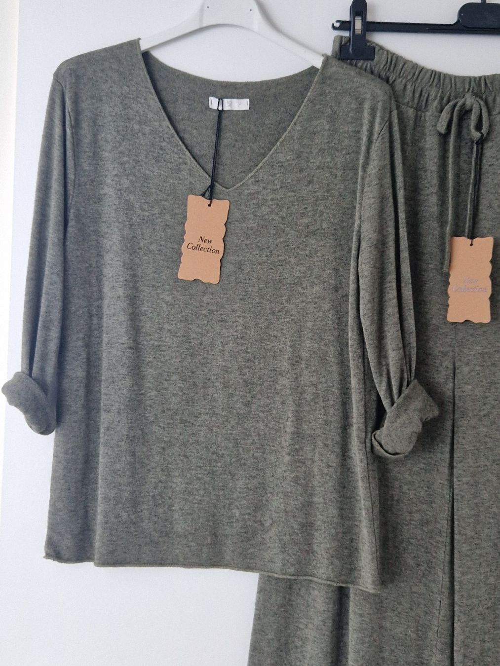 Lots de vêtements: ENSEMBLE 2 PIÈCES  – Neuf avec emballage d'origine à Camorino par JPHANDMADE1 1