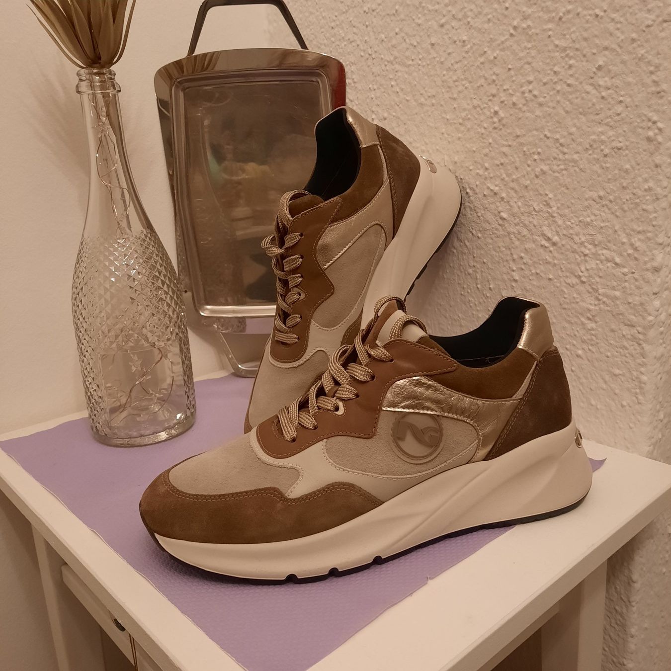 Damenschuhe: SNEAKERS VON NERO GIARDINI, GR.40 – Gebraucht aus Hinwil von Wuschi40