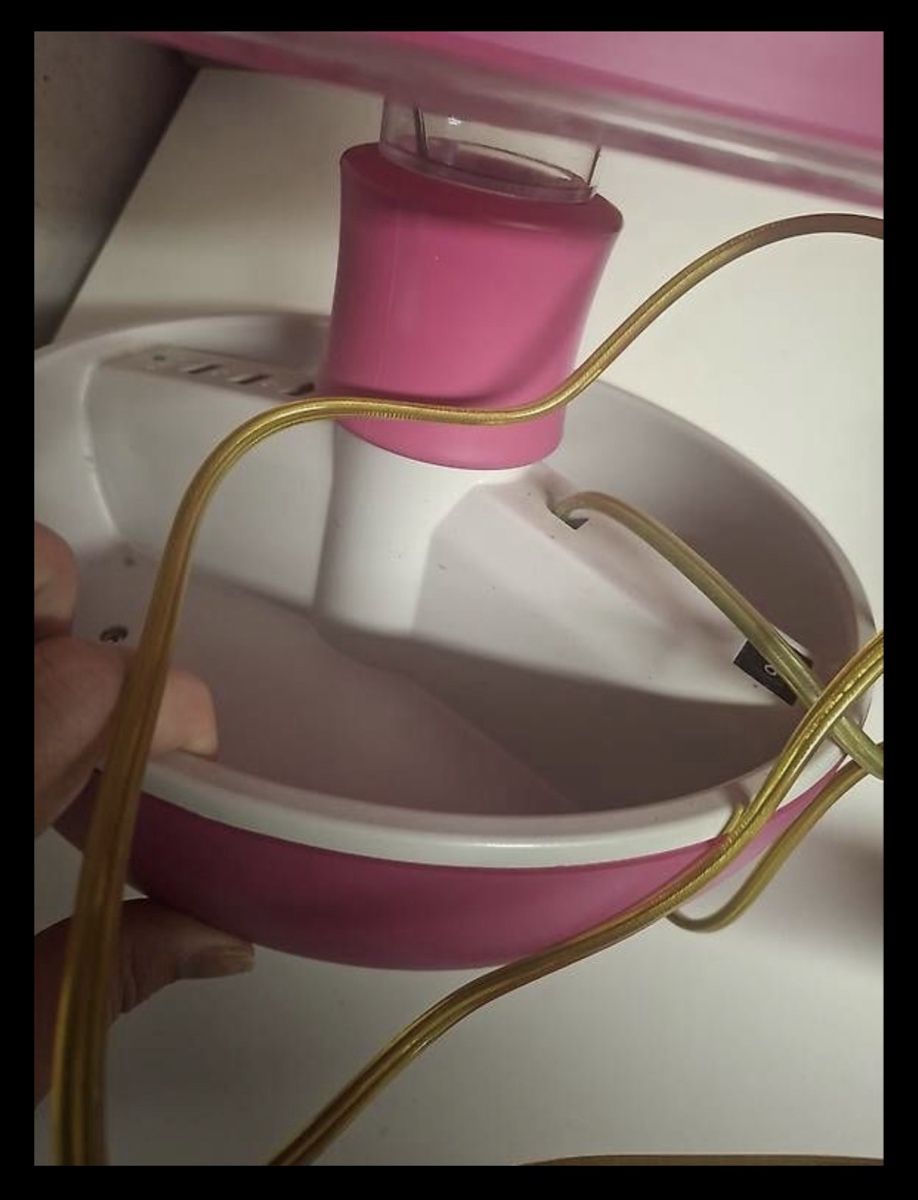 Lampade: Lampe de table Joyo rose avec prises USB intégré – Usato da St-Cergue venduto da ste_bjn2 2