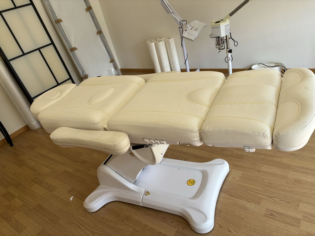 Lettini & sedie per cosmetici: Fauteuil d’esthétique électrique  – Usato da St leonard venduto da AliciaP. 2