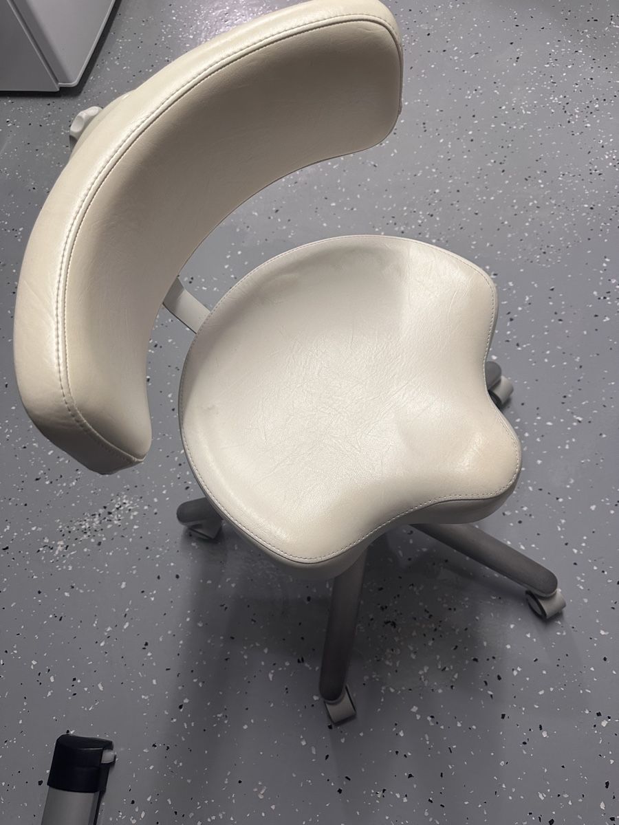 Stühle: Kosmetik Stuhl  – Gebraucht aus Mels von ricoshop
