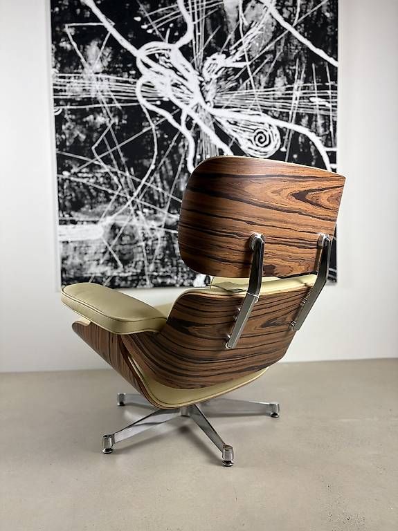 Poltrone: Lounge Chair mit Ottoman  Echtleder / Palisander – Nuovo e nell'imballaggio originale da Münchenstein venduto da AndreHaus 1