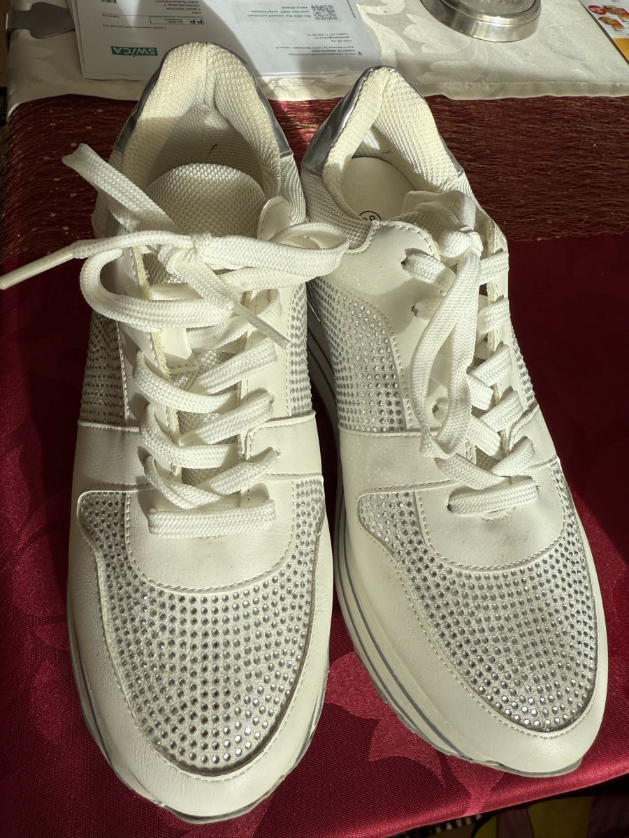 Chaussures femmes: Sneaker – Neuf (Voir description) à Rothenhausen par bie_j8l5
