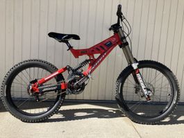 Custom Downhill Bike für Enthusiasten