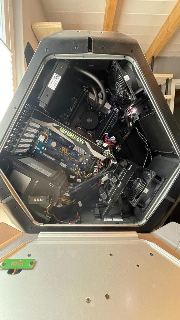 Alienware PCs: Alienware Area 51 R2 (Gaming-PC) – Gebraucht aus Frutigen von  3