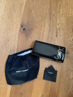 Saint Laurent Clutch aus Lackleder, Schwarz
