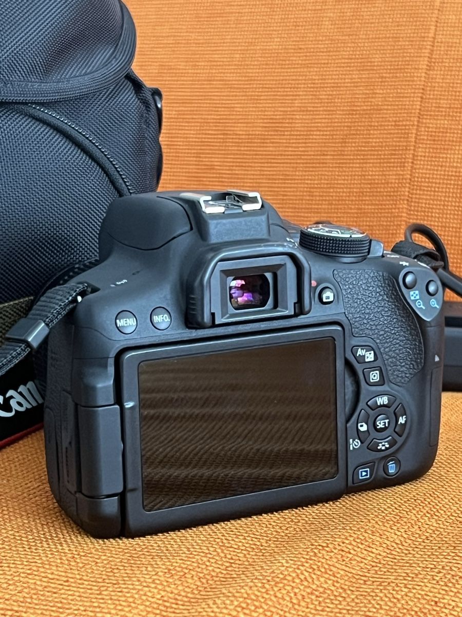 Canon Fotocamera: Canon EOS 750D mit Kameratasche – Usato da Basel venduto da beyzaerdo 6