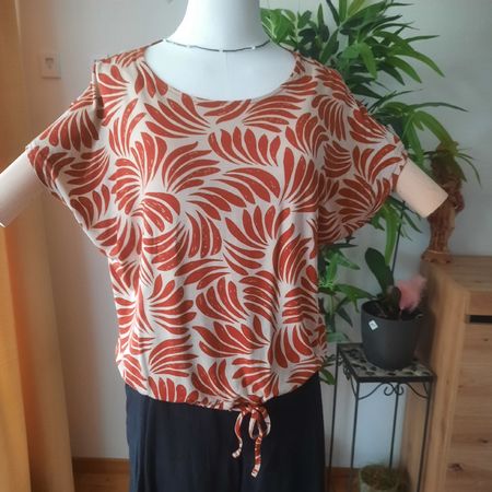 Damen T-Shirt mit Muster und Tunnelzug Grösse M