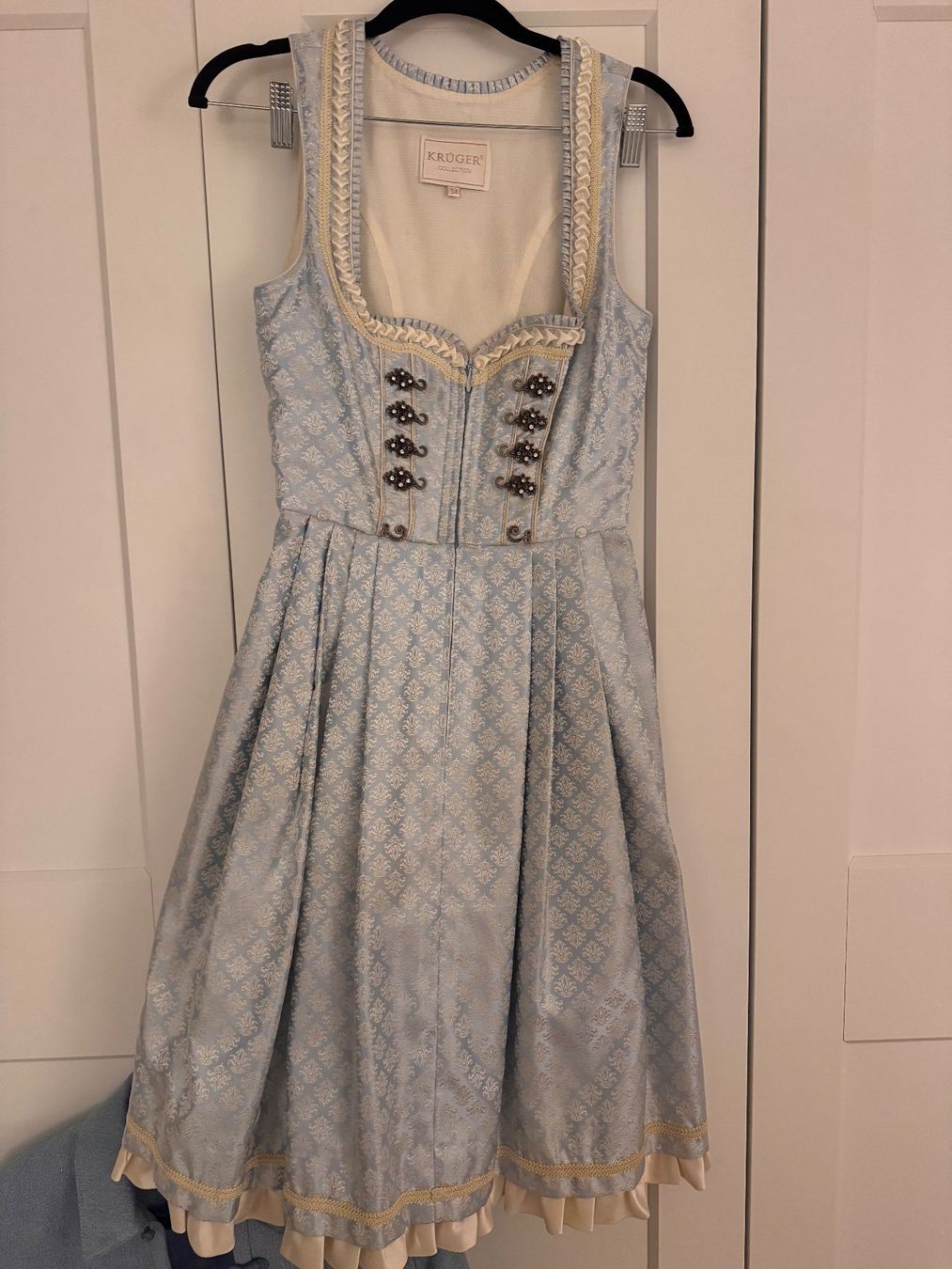 Krüger Kleider: Krüger Dirndl Swarovski Candy Collection hellblau/weiss – Gebraucht aus Zürich von ymo_6sy5