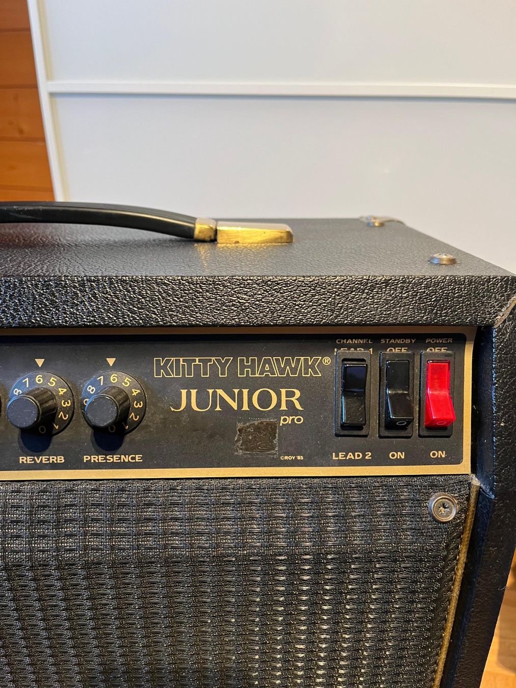 Amplificatori: Kitty Hawk Junior Pro Röhrenverstärker mit E-Gitarre Alba – Usato da Bern venduto da wade99 9