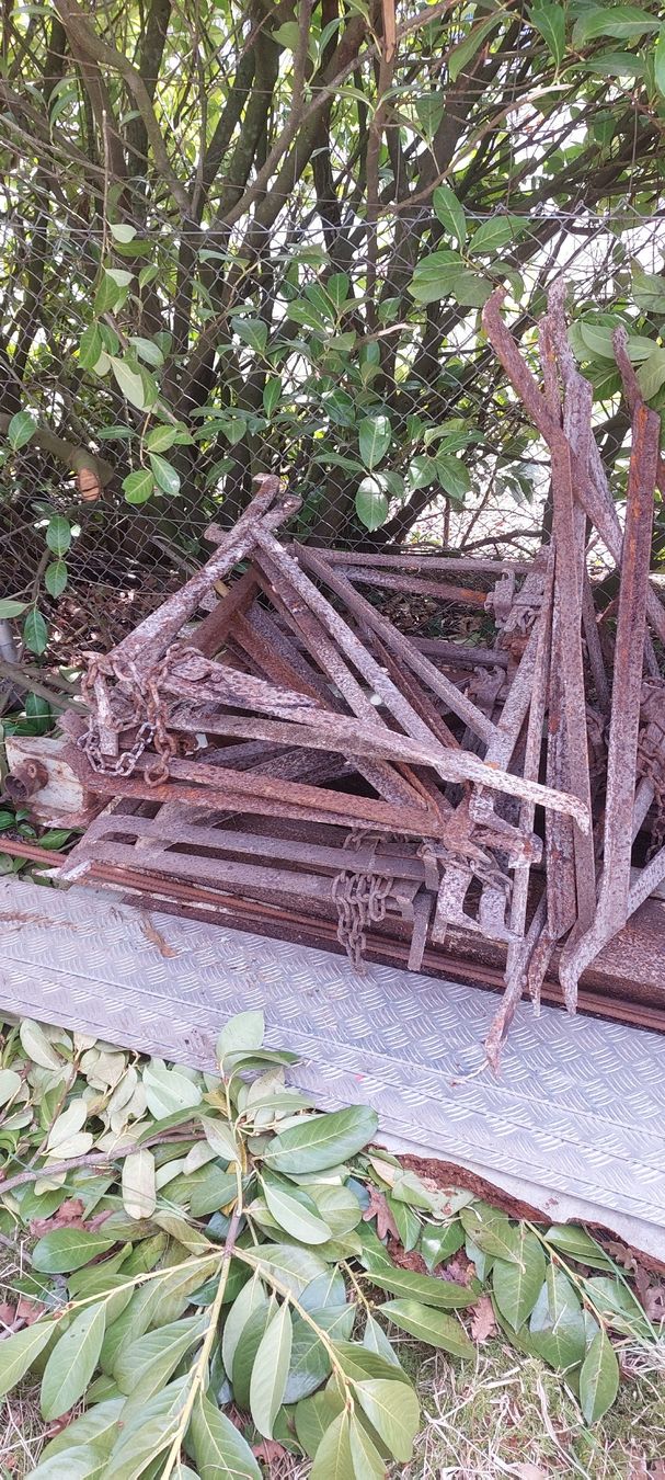Ponteggi: alte Gerüst halter – Usato da Brislach venduto da ericCH 2