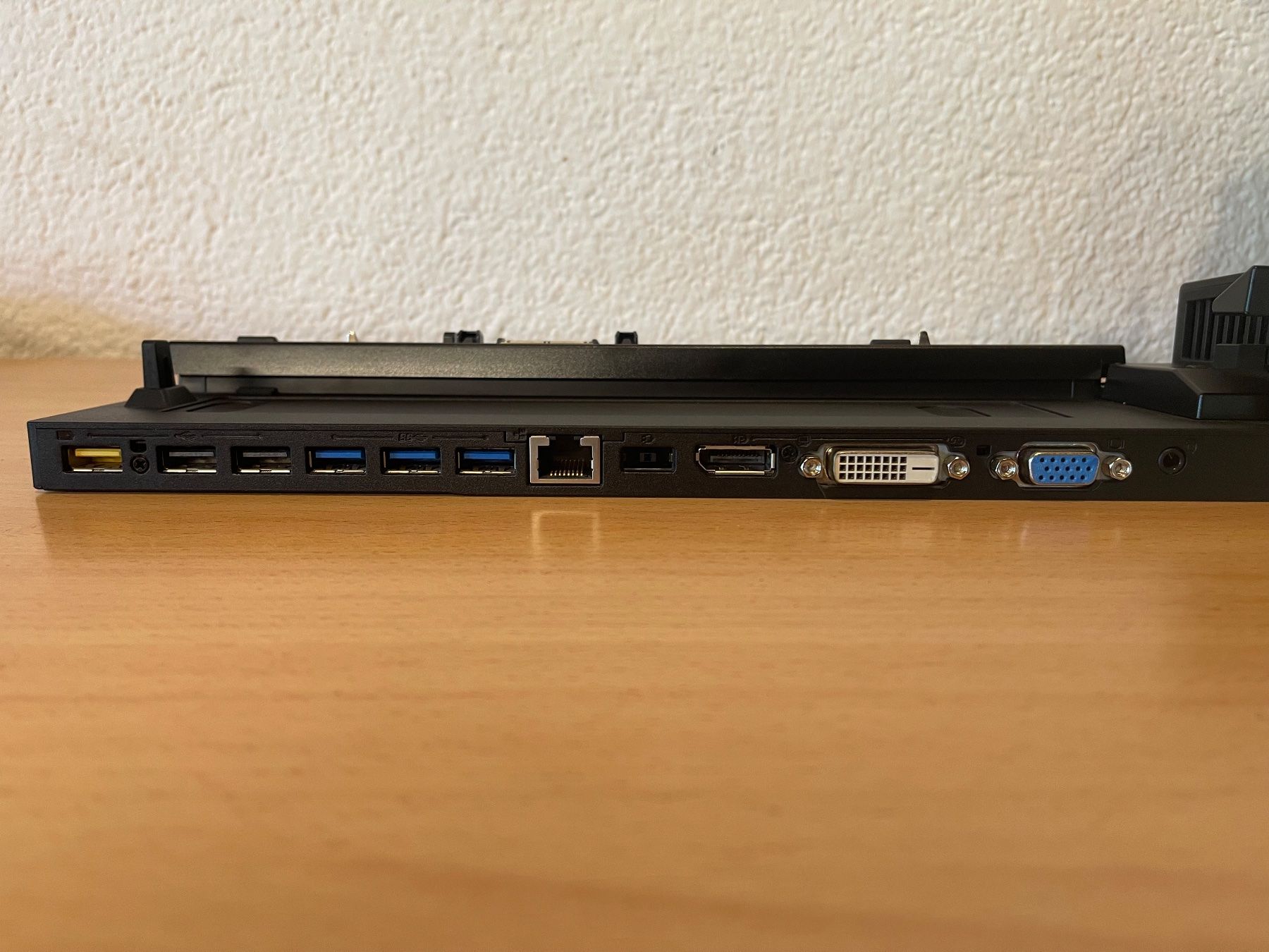 Lenovo Docking station: ThinkPad Pro Dock (40A1, 90W) – Usato da Böbikon venduto da pxtr 1
