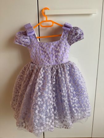 Mädchen Kleid lila mit Blumenmuster Grösse 110-116