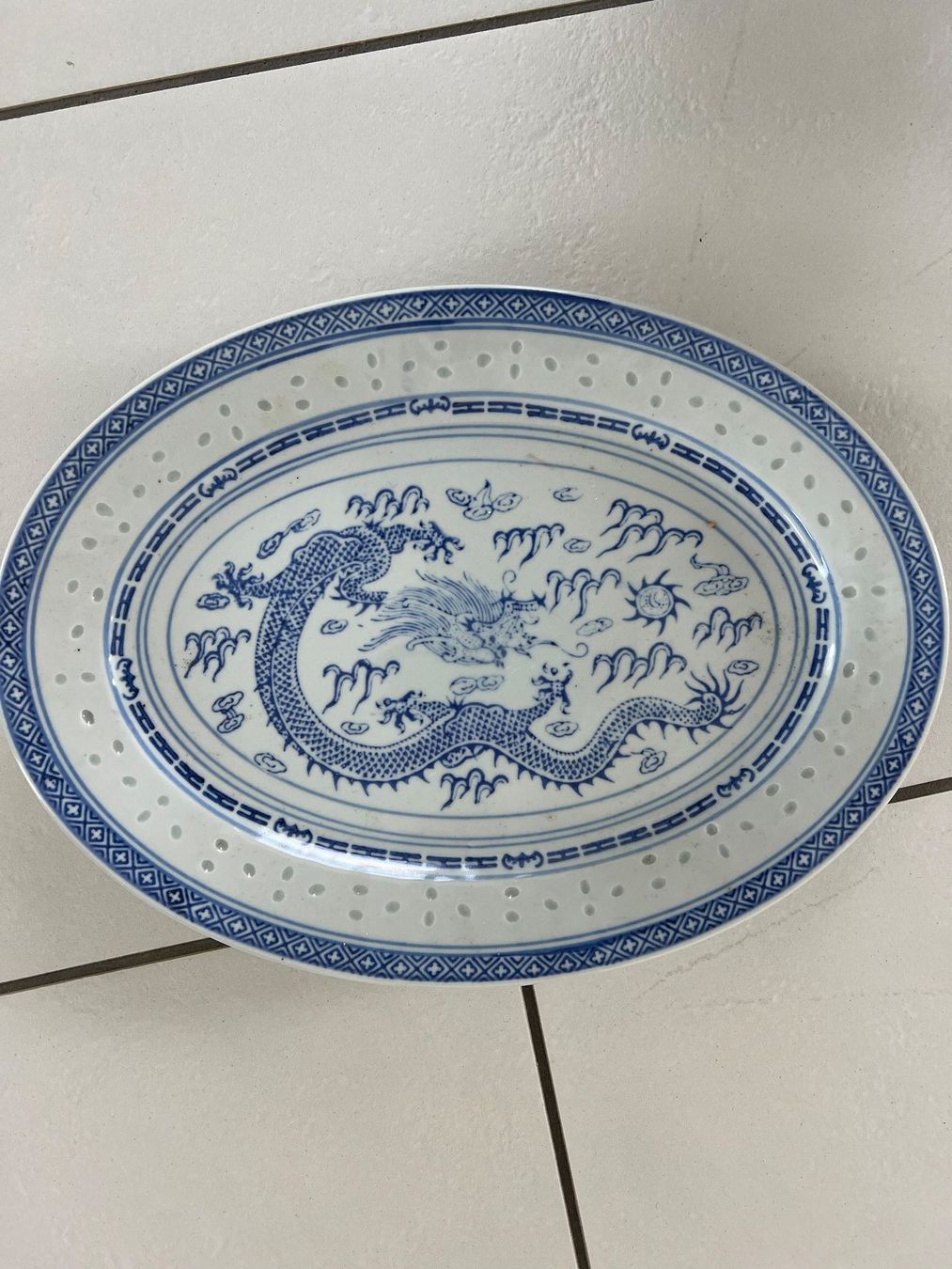 Set di piatti: Edles China Geschirr Set mit Drachenmuster, 29 Teile – Usato da Mönchaltorf venduto da Hans572 4