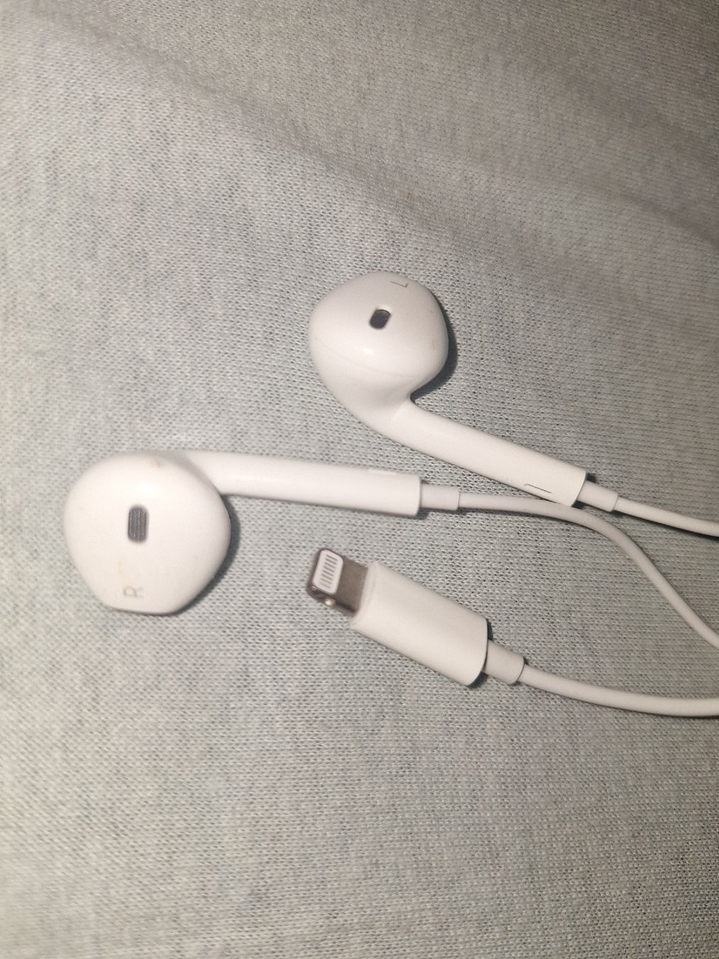 Apple Kopfhörer: Écouteurs Apple EarPods blancs avec Lightning occasion – Gebraucht aus Tannay von v1n1p00h