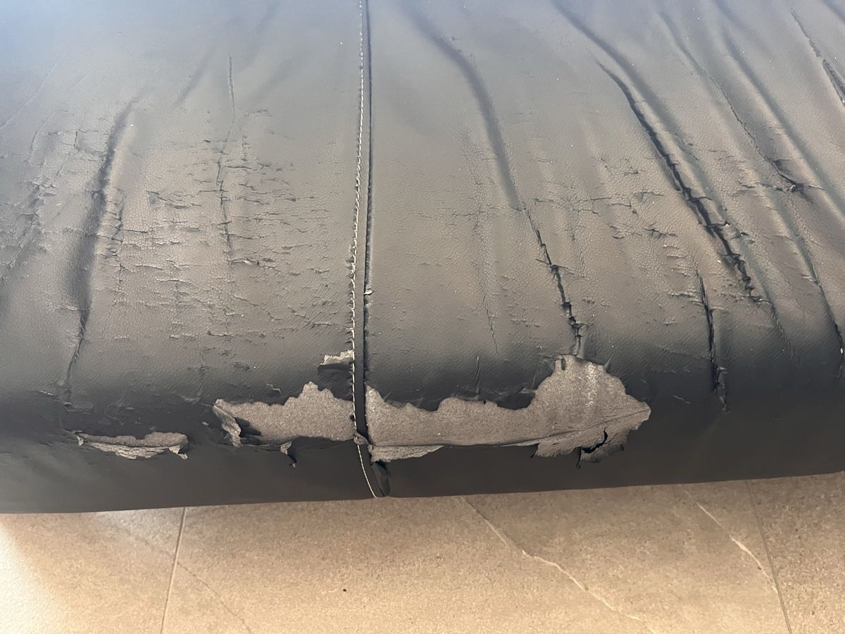 Divani: Sofa schwarz Kunstleder Gebrauchter Zustand  – Usato da Sins venduto da sev_7hng 2