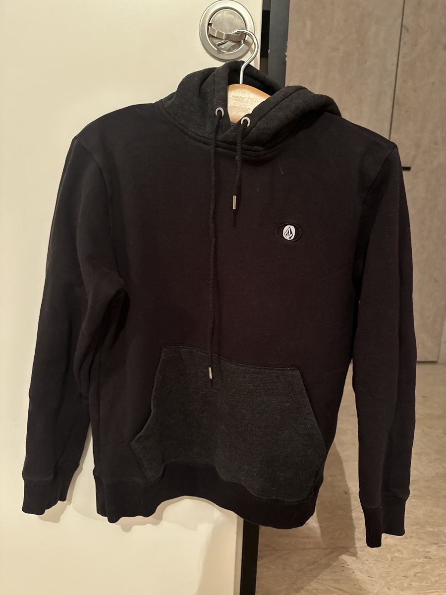 Maglioni & Felpe: Volcom Herren Kapuzenpullover schwarz grau Grösse S gebrauch – Usato da zürich venduto da PatCat02 1