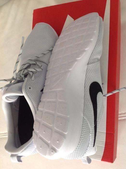 Nike Scarpe da donna: Nike Roshe Run hellgrau NEU – Nuovo (secondo la descrizione) da Thalwil venduto da JogaB0nito 1