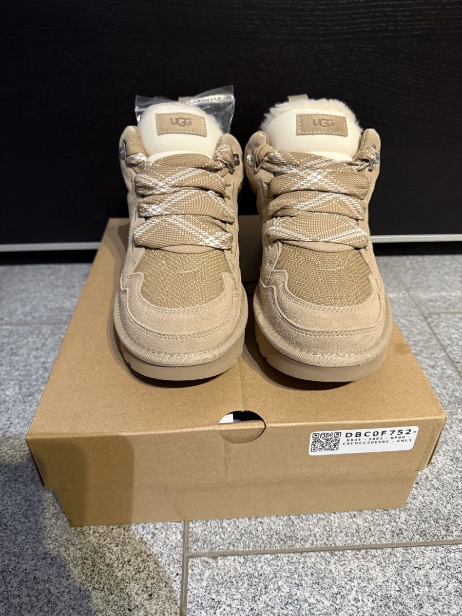Ugg Scarpe da donna: UGG Lowmel sand Gr. 42 – Nuovo e nell'imballaggio originale da Schmerikon venduto da Rafail.w 1