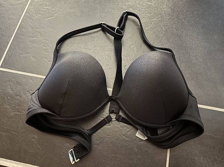 Schwarzer VS Bikini-Oberteil mit Strass, Grösse 34D