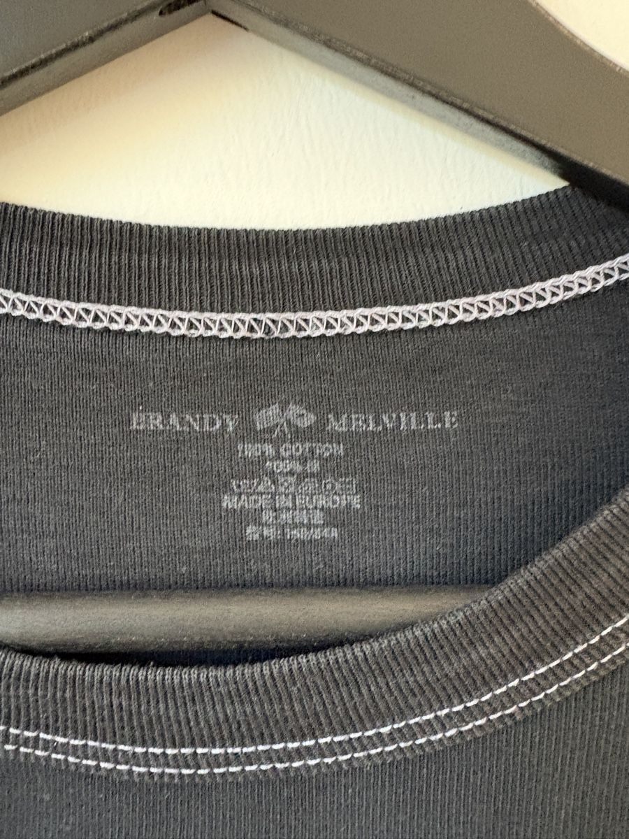 Brandy Melville T-Shirts: T-Shirt Brandy Melville Grösse Onesize – Neu (gemäss Beschreibung) aus Malans GR von sim_6pjl 2