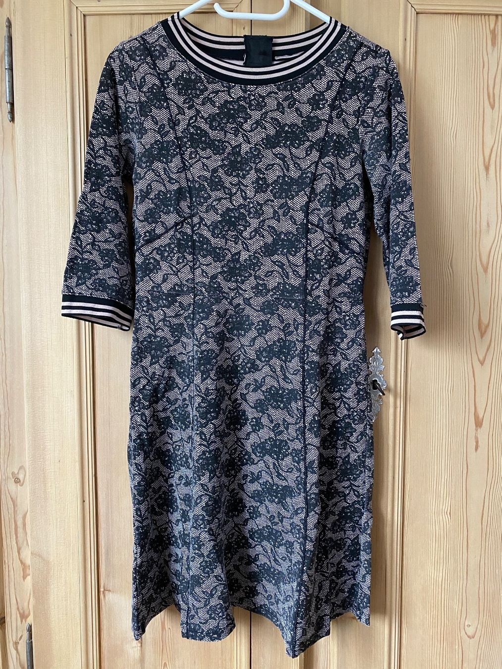 Vestiti: Kleid Cartoon Grösse 36 Spitzenmuster – Usato da Balgach venduto da liv_s9xj