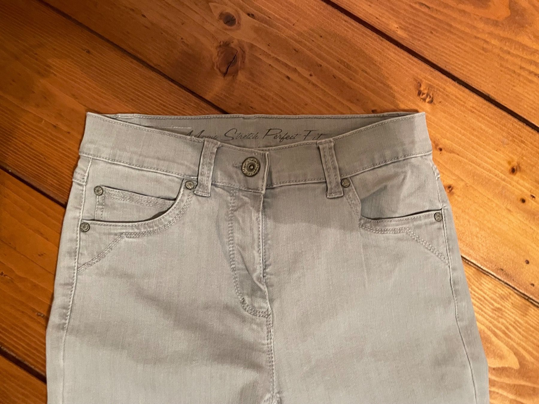 Jeans: hellgraue Damen Jeans – Usato da Münchwilen TG venduto da BBJO 1