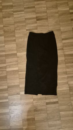 Schwarzer eleganter Midirock mit Schlitz Gr. 32