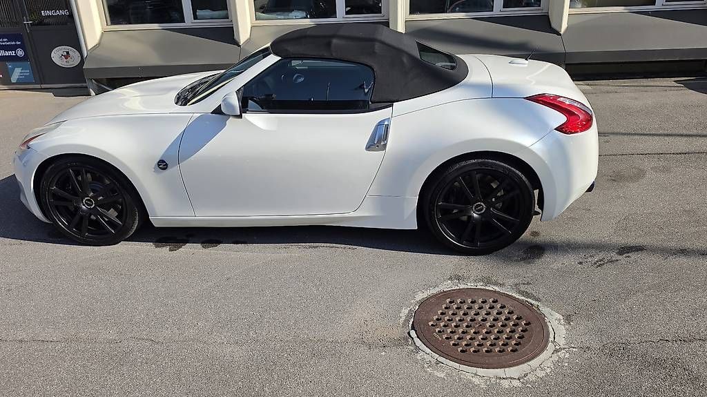 Autos: Schöner Nissan 370z – D'occasion à Wollerau par Artigianalmente 3