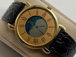Elektronische Armbanduhr mit animierter Analoganzeige