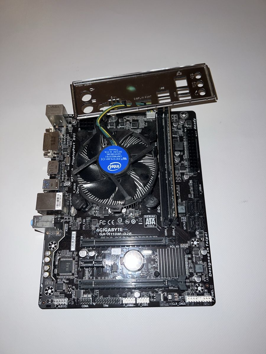 Schede madri: Motherboard Set mit Ram, Cpu, Kühler und I/O shield – Usato da schellenberg venduto da freefostore