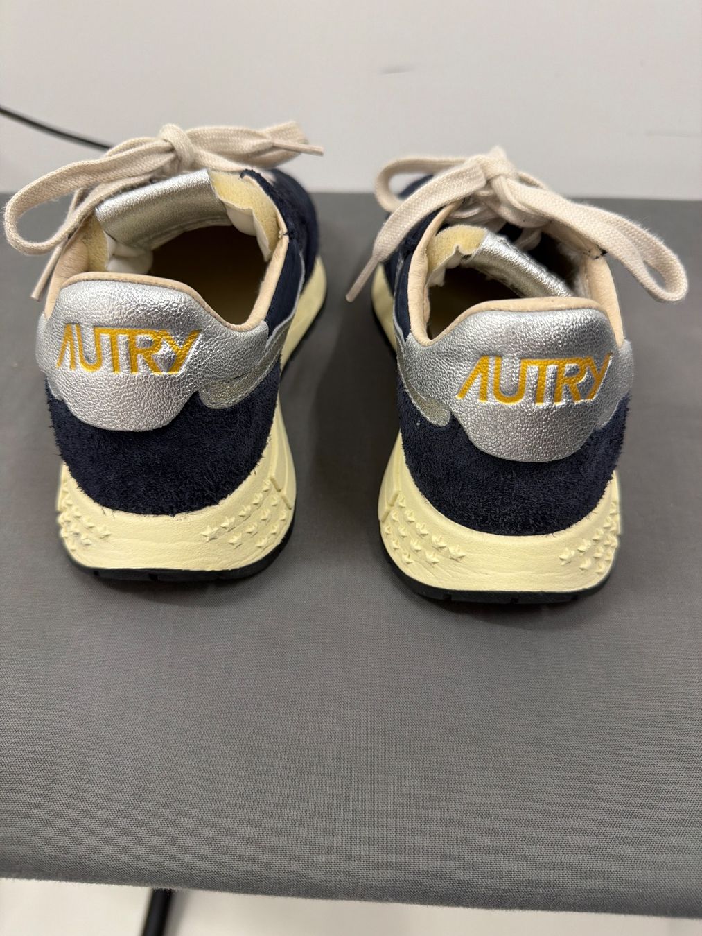 Autry Chaussures femmes: Sneaker Autry dunkelblau Grösse  37 – D'occasion à Tägerwilen par TinaLupu 1