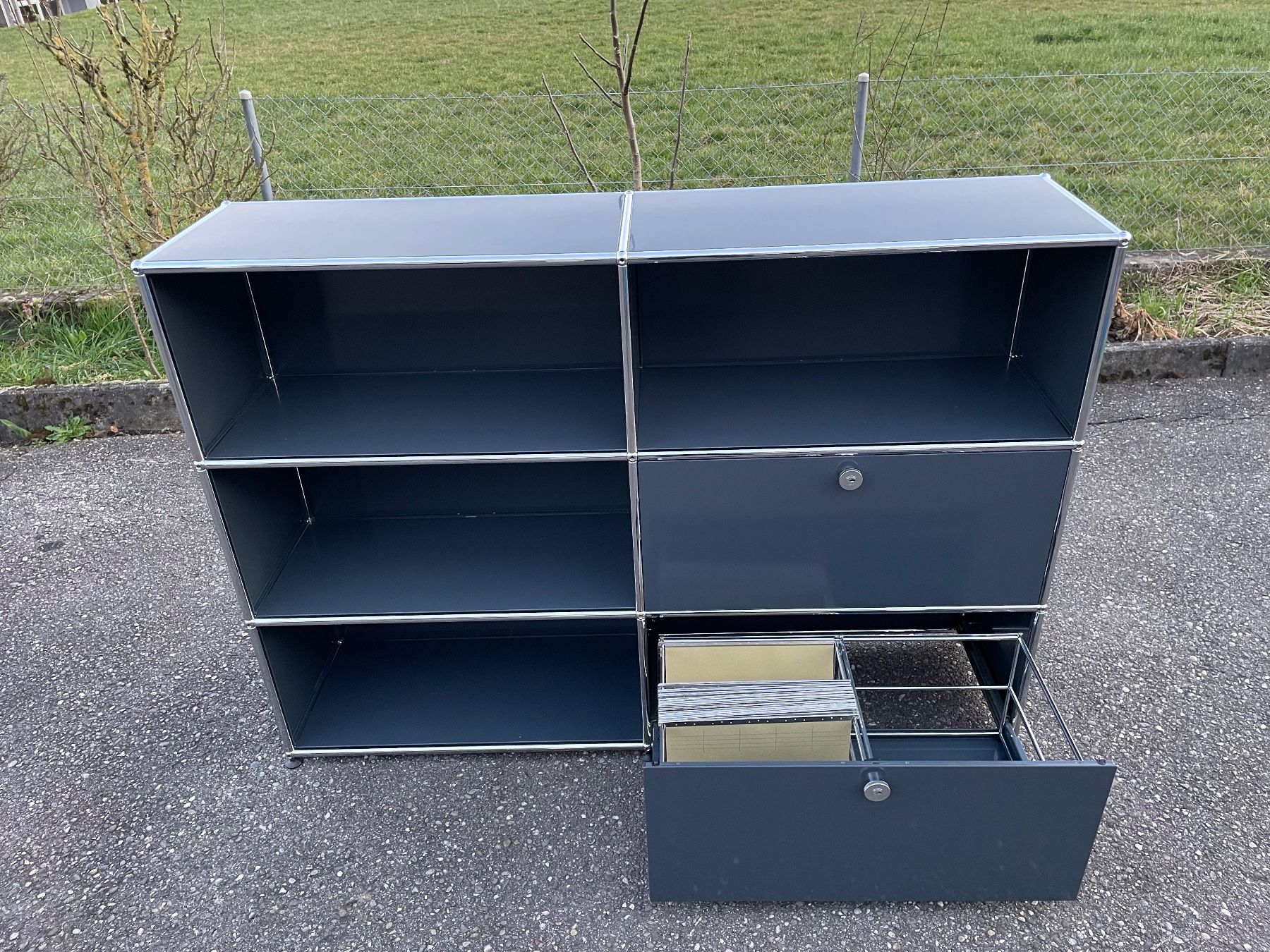 USM Regale: USM Sideboard Anthrazitgrau, Lieferung und Umbau möglich – Gebraucht aus Grenchen von Design-Outlet 3
