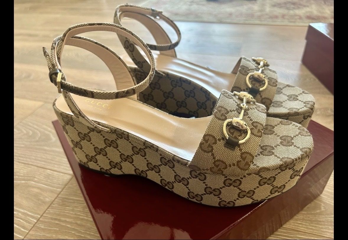 Gucci Chaussures femmes: Gucci canvas Sandale Gr.38 – Neuf avec emballage d'origine à Pfäffikon SZ par EMMA0111 1