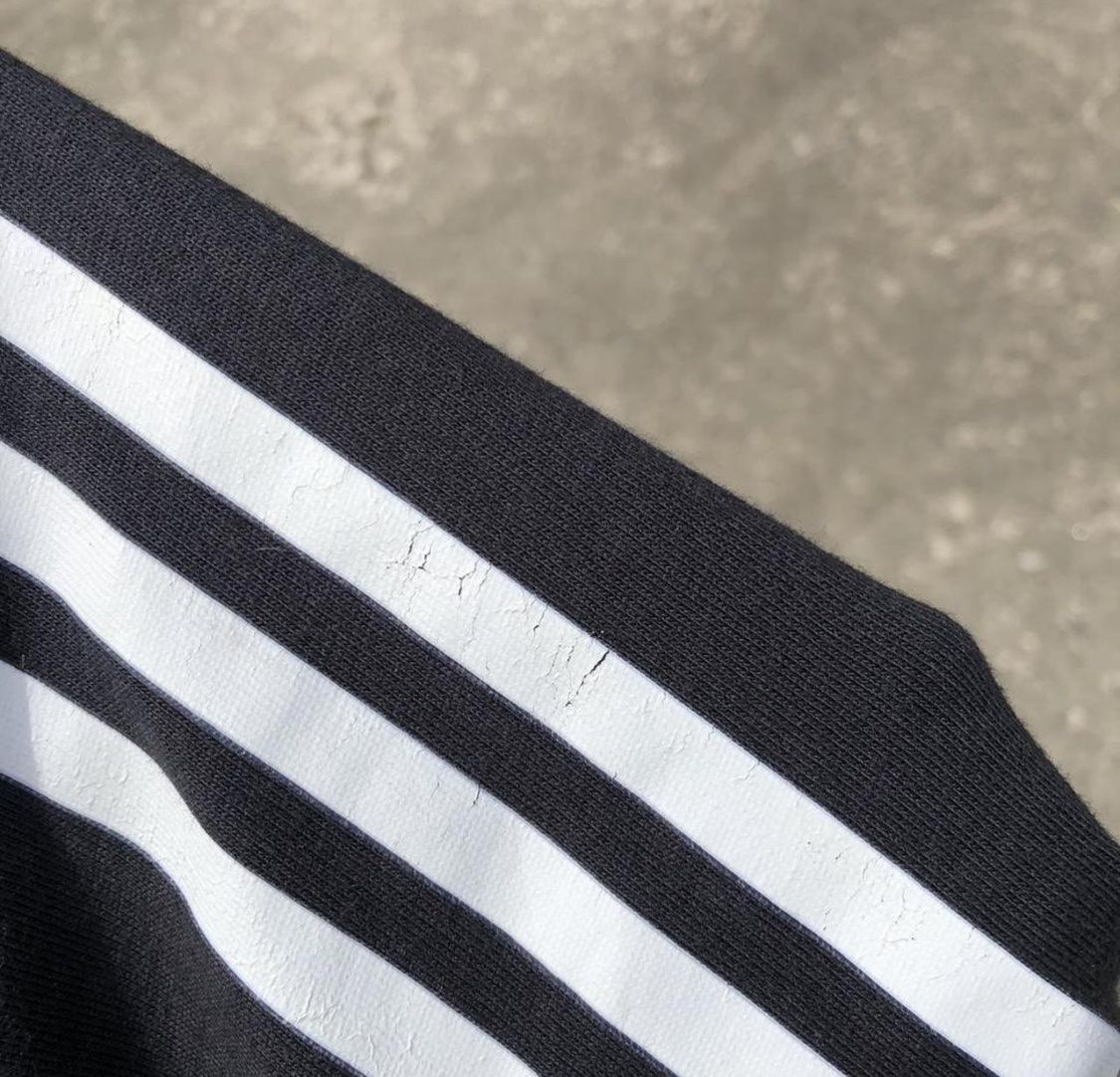 Adidas T-shirt: retro Adidas Shirt – Usato da Fribourg venduto da ann_l9b7 5