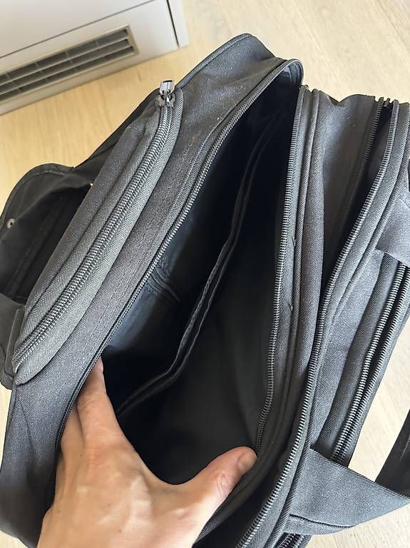 Koffer & Taschen: Laptoptasche auf Rollen / Business-Trolley – Gebraucht aus Kloten von Mircooooo 3