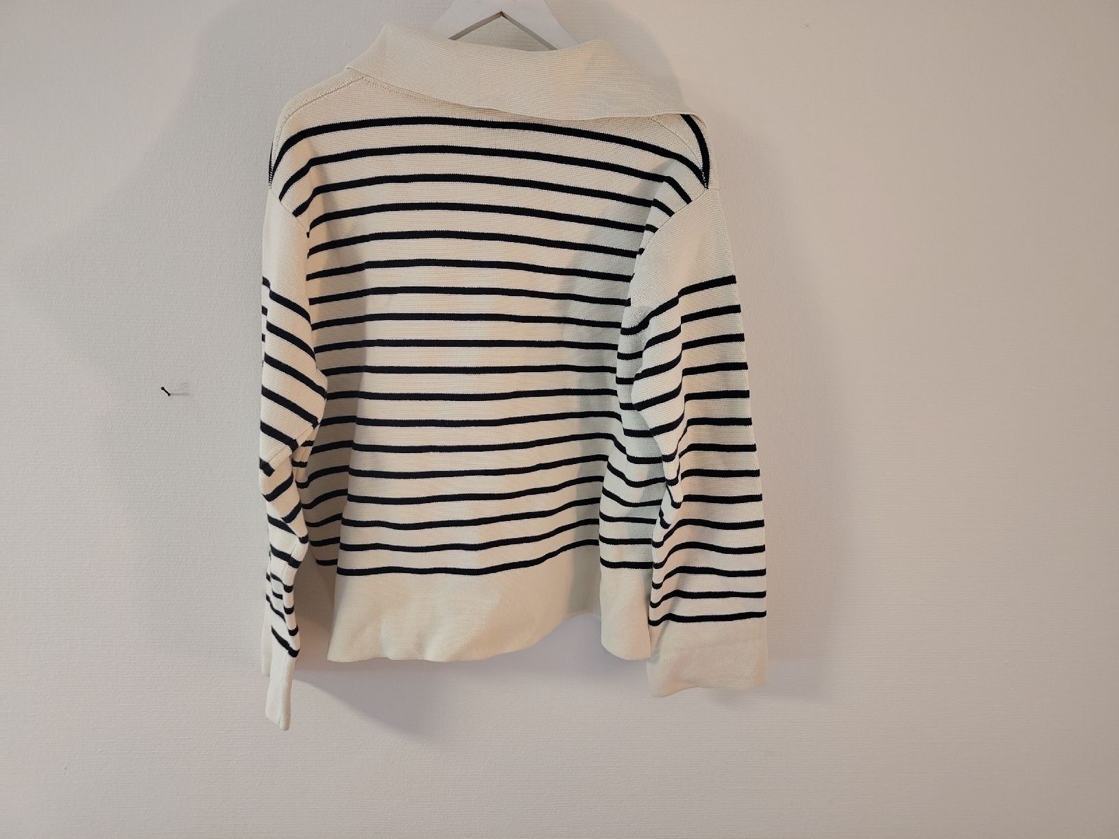 Arket Pullover & Sweatshirts: Gestrickter Pullover gestreift Marke Arket Grösse L – Gebraucht aus Zürich von s_a11 1
