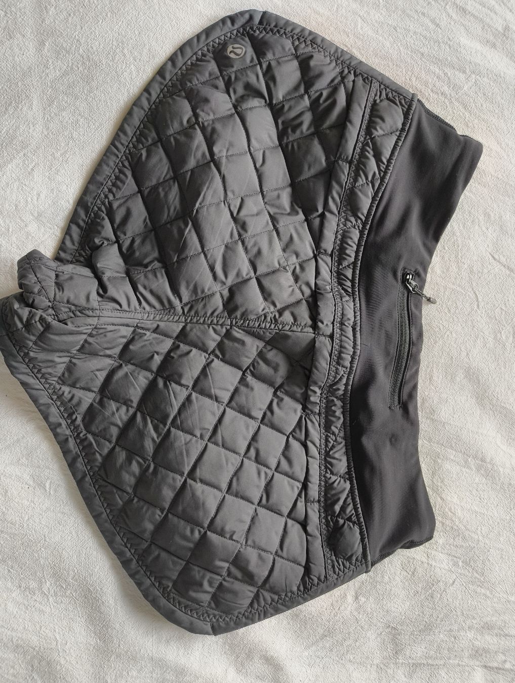 Lululemon Pantaloni: Lululemon Hot Cheeks II Quilted Down shorts 6 – Usato da Stein am Rhein venduto da DaOhana 2
