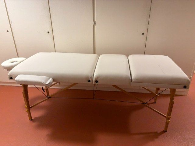 Gonser Sedie a sdraio: Massageliege 3-Zonen weiss – Usato da Spreitenbach venduto da NIMAnd