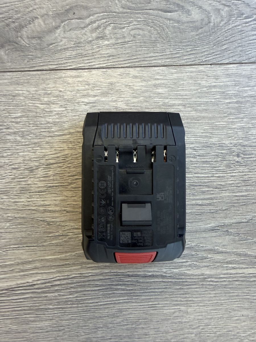 Bosch Caricatori & Batterie: Batterie Bosch ProCORE18V 4.0Ah 18V Li-Ion  – Nuovo (secondo la descrizione) da Lausanne venduto da OFFICINA.shop 1