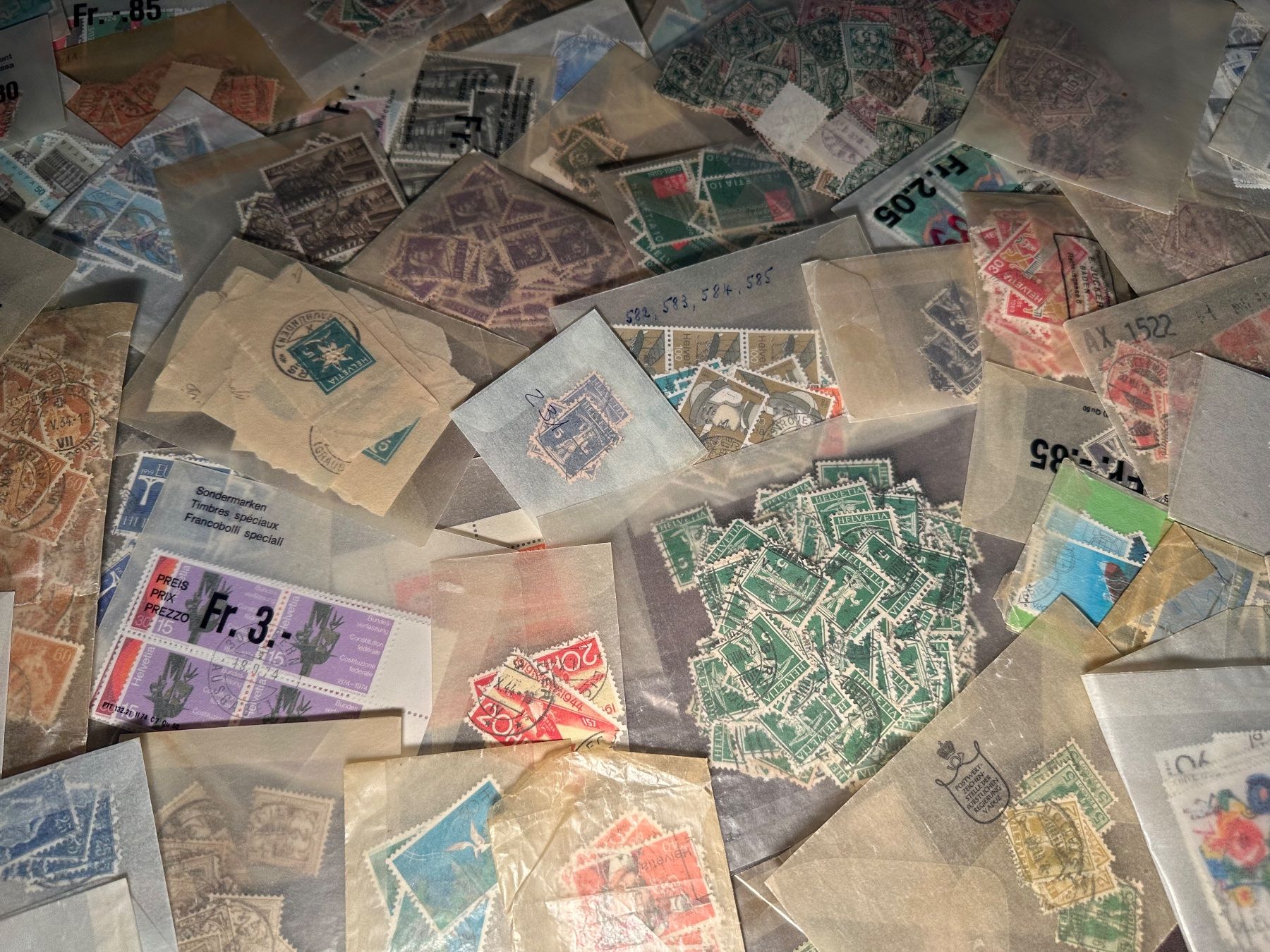 Tous les timbres: Briefmarkensammlung Tüten – D'occasion à Stettfurt par 2442 7