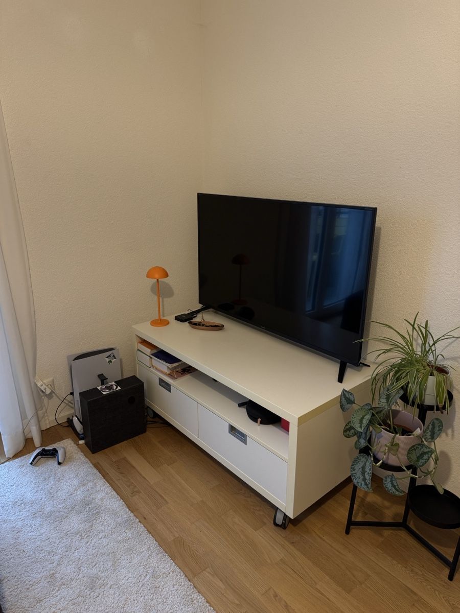 Mobili TV: TV-Möbel weiss mit Rollen – Usato da Luzern venduto da sar_hj6h