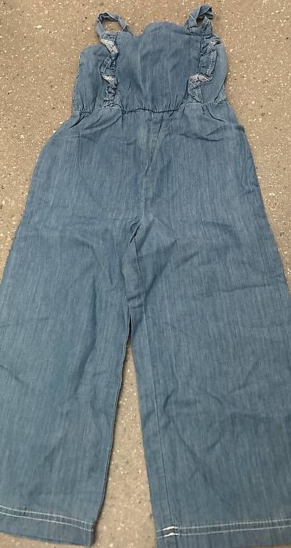 Pantalons: Latzhose Jeans Gr. 104 – D'occasion à Birmenstorf AG par Stefan5413