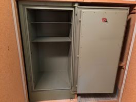 Solider Tresor/Wertschutzschrank, ideal für Privat & Gewerbe