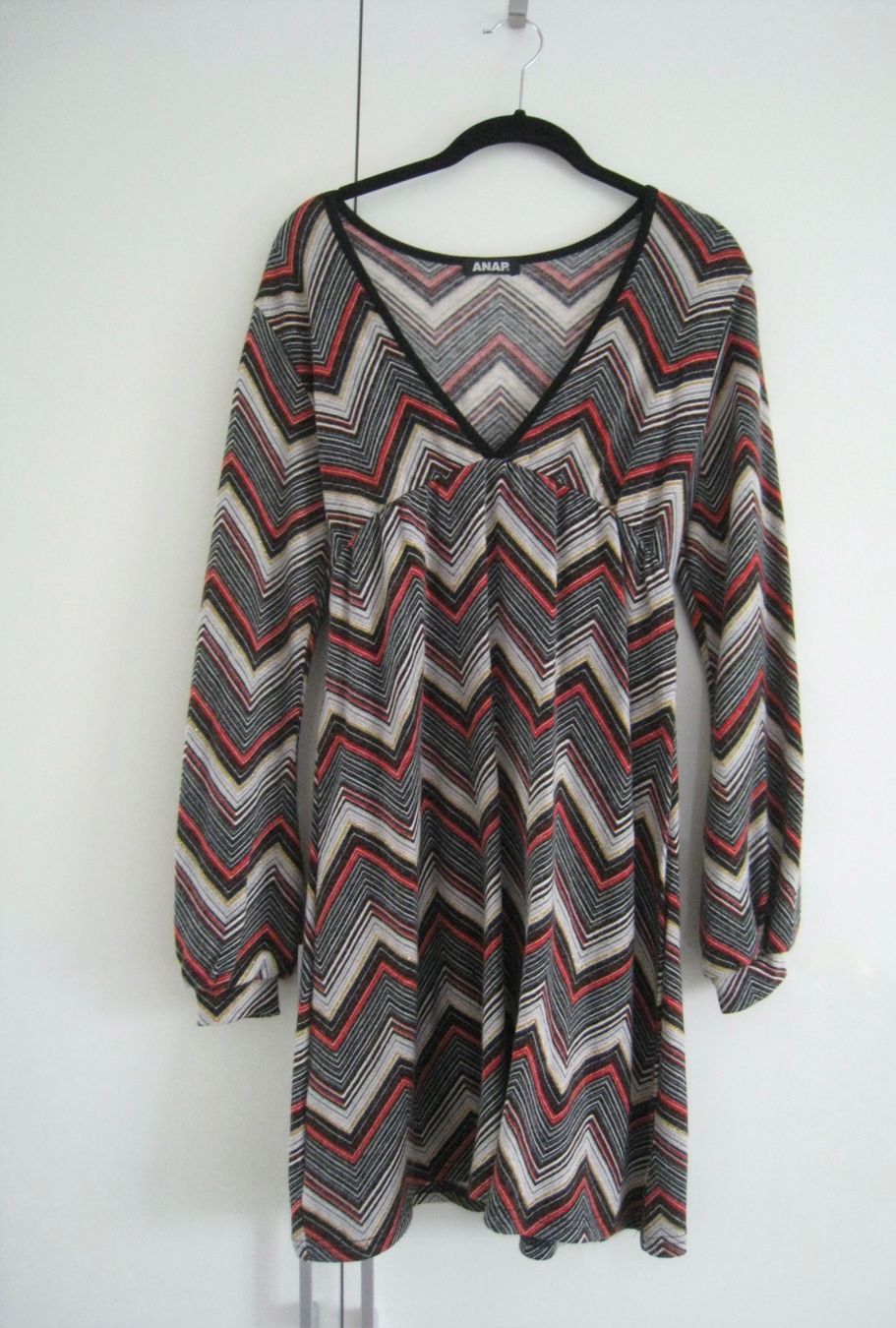 Kleider: Neuf Robe Taille S – Gebraucht aus Sion von machiavel74