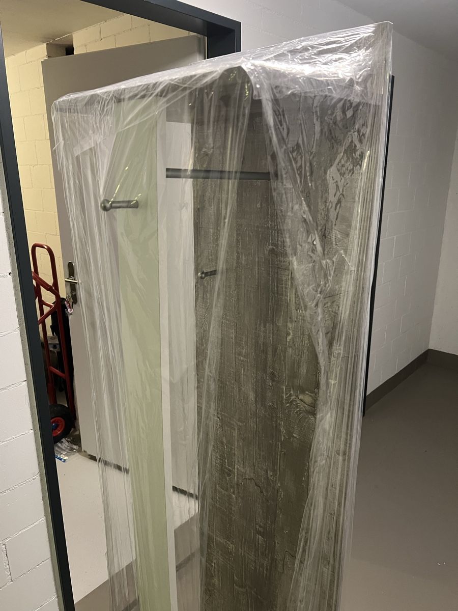 Guardaroba: Garderobe Beton-Look, Holz! – Usato da Widen venduto da kev_f5vk 5