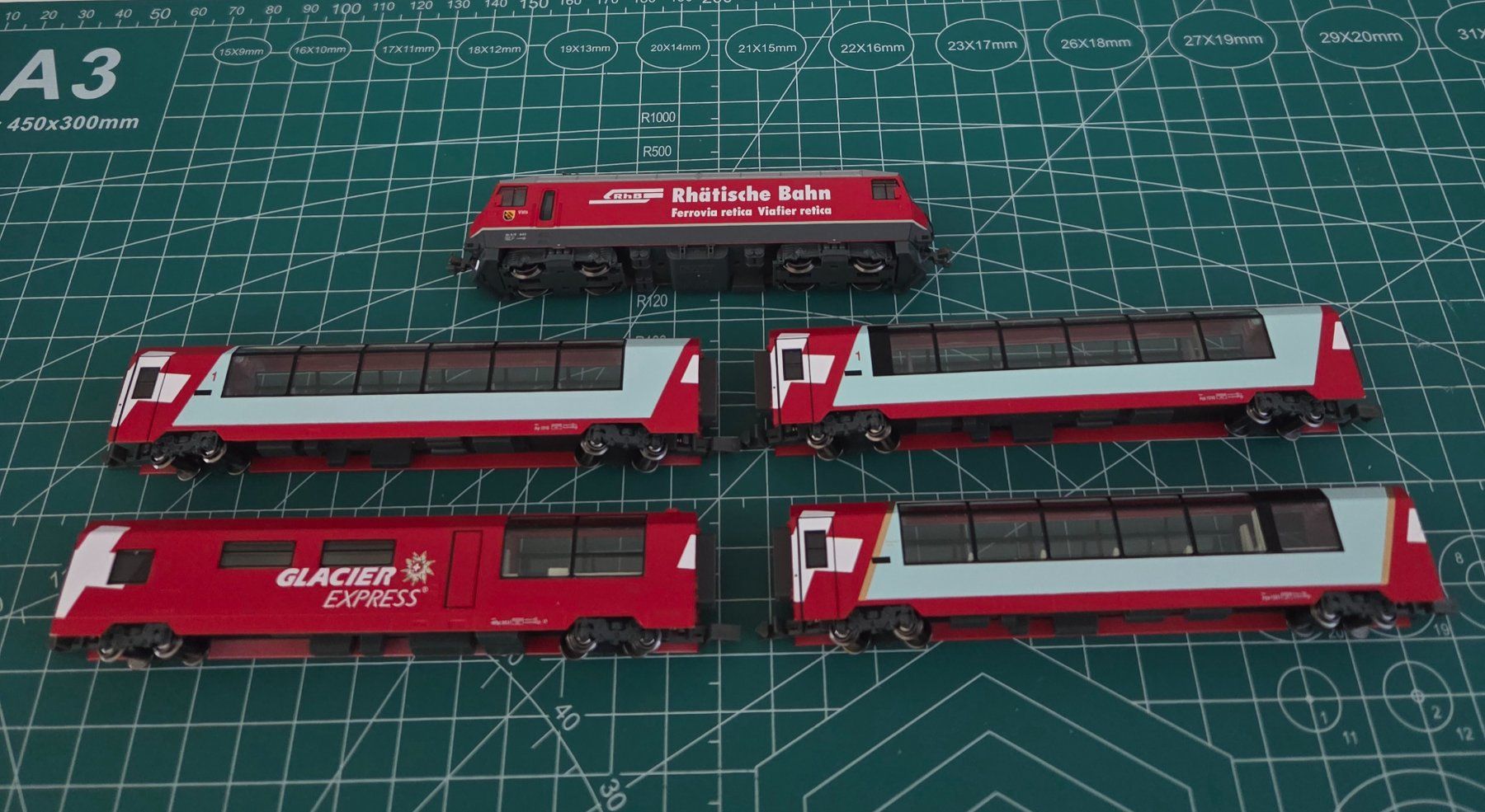 Kato Trains électriques: RhB-Glaciere-Express-Set – Neuf avec emballage d'origine à Rorbas par susinchen